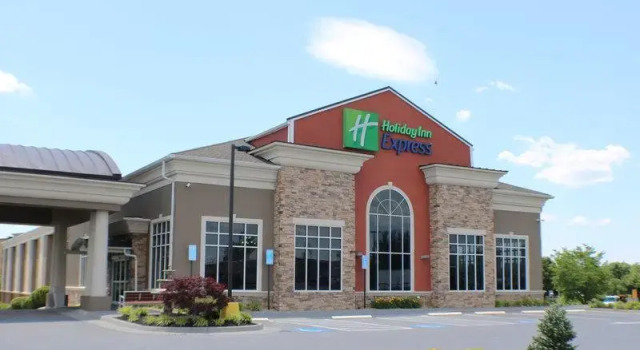 Кровать в общем номере Holiday Inn Express Woodstock-Shenandoah Valley by IHG