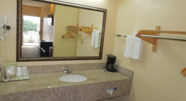 Четырёхместный номер Standard Homegate Inn & Suites West Memphis
