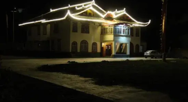 Songpangesan Riverside Tibetan House, Rezerwuj Hotel Ngawa Chiny