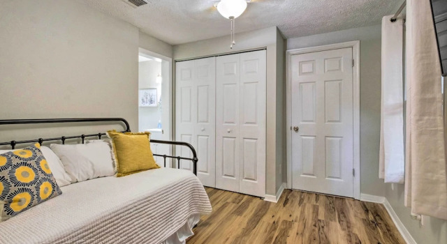 Cozy Ocala Home w/ Porch < 1 Mi to Downtown!, Buchen Sie Hotel Ocala Ocala National Forest