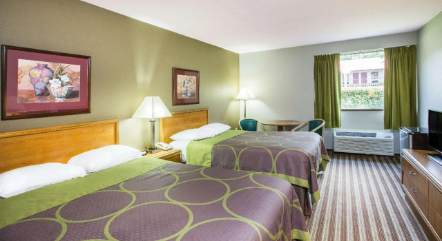 Четырёхместный номер Standard Super 8 by Wyndham Oxford MS University Area
