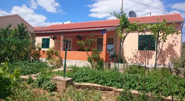 Holiday Home Dutch, Забронировать Отель Отели Шибеник с парковкой, Парковка
