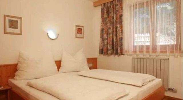 Ferienwohnungen Haaser, Prenota Hotel Hotel a Tirolo con parcheggio, Parcheggio