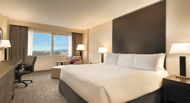 Люкс Radisson Hotel Vancouver Airport