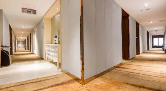 Homeinn Selected Hotel (Huai'an Zhou Enlai Memorial Hexia Ancient Town), Book Hotel Hoteller i Hexia med parkering, Parkering
