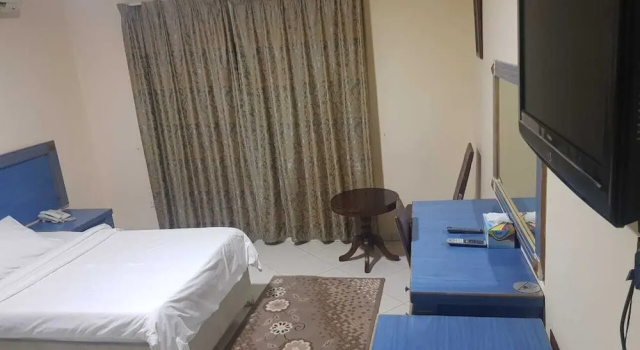 Номер Economy Julphar Hotel