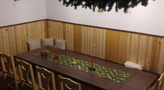 Коттедж с 4 комнатами Guest House Strumena