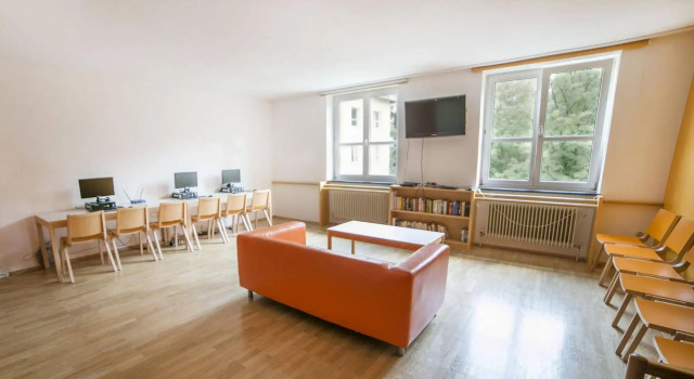 Muffin Hostel, Забронировать Хостел Отели Окрестностей Зальцбурга с парковкой, рядом с Дом Моцарта, Парковка