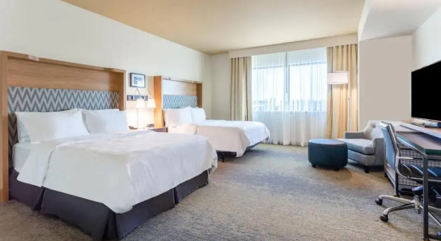Люкс с 2 комнатами Holiday Inn & Suites Cedar Falls-Waterloo Event Ctr by IHG