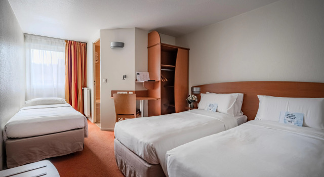 Трёхместный номер Standard Kyriad Rennes Nord Hotel