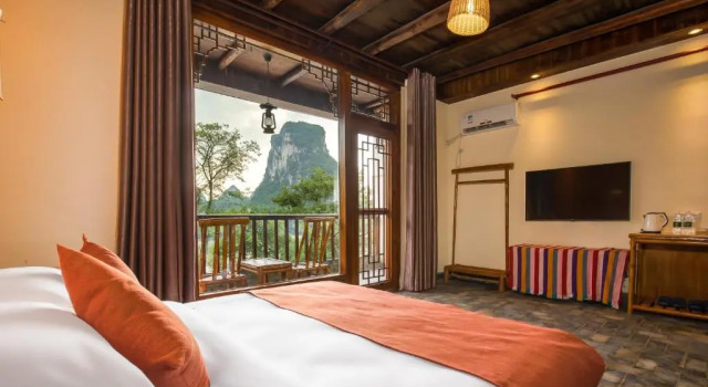 Двухместный номер Deluxe с видом на реку Yangshuo River Lodge Hotel--English speaking team&Swimming pool&Activties organized&Free pick up from Airport or TS over 3 nights