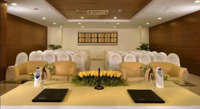 Majestic Court Sarovar Portico, Reserva ahora Hotel Mahape Maharashtra