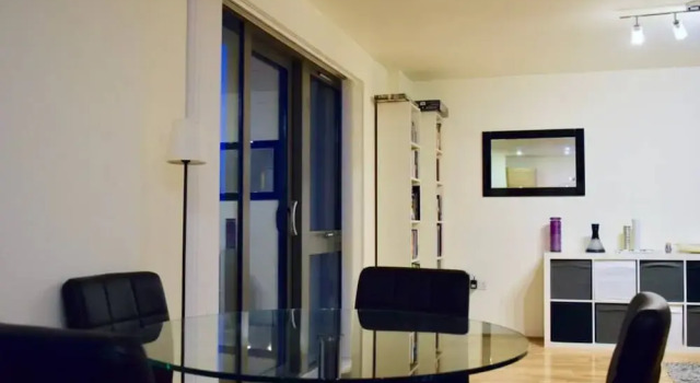 Modern 1 Bedroom Flat in Shadwell With Balcony, Забронировать Отель Отели Лондона 3 звезды, рядом с The Medieval Banquet, 3*