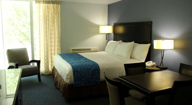 Travelodge by Wyndham Water’s Edge Hotel - Racine