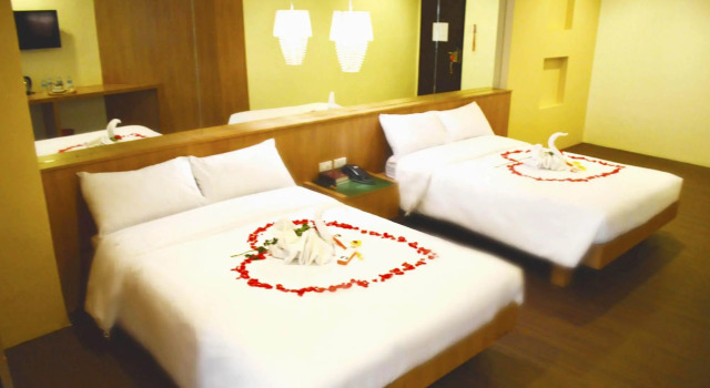 Люкс Premier Tacloban Plaza Hotel