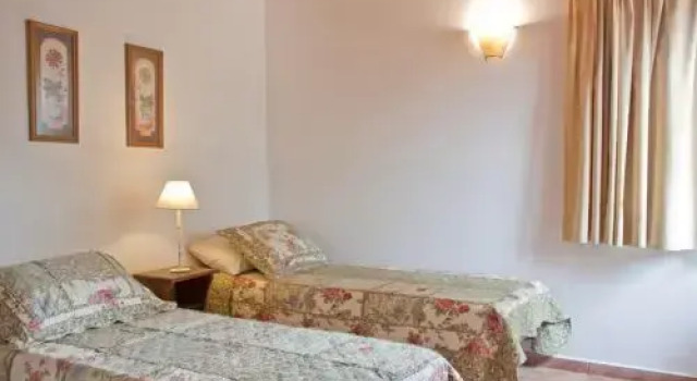 Del Arroyo Cabañas, Забронировать Отель Отели Вилья-Хенераль-Бельграно с парковкой, рядом с Brewer Park Villa General Belgrano, Парковка