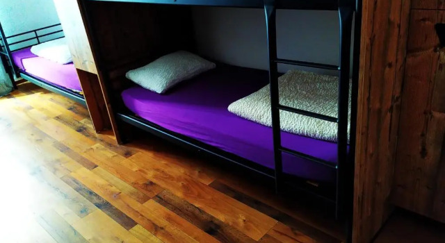 Кровать в общем номере (женский номер) AdHoc Hostel