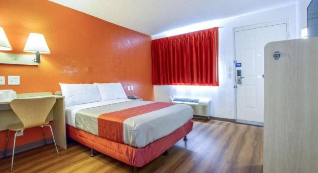 Motel 6 Phoenix - Northern Avenue, Забронировать Мотель Норт-Маунтин 