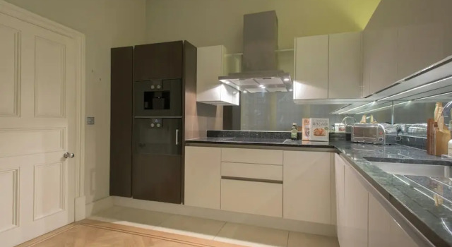 The Luxe Whitehall Duplex Apartment, Забронировать Апартаменты/квартира Лондон Большой Лондон, рядом с Capital Helpline