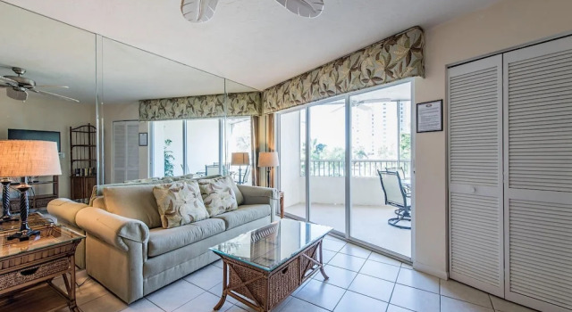 Люкс Marco Beach Vacation Suites