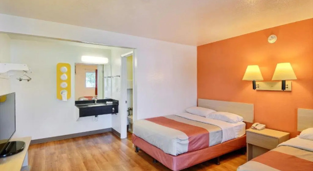 Четырёхместный номер Standard Travelodge by Wyndham Brattleboro VT