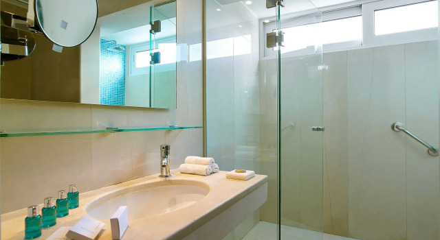 Семейный люкс Outdoor Hot Tub с 3 комнатами с видом на сад St. Nicolas Bay Resort Hotel & Villas