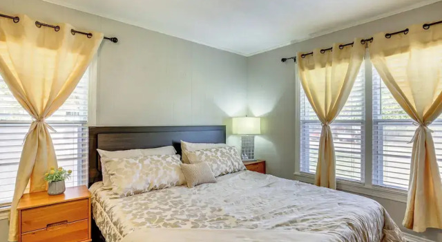Hike, Fish & Golf: Home w/ Patio in Greenville, Забронировать Отель Гринвилл Dallas - Fort Worth Metropolitan Area, рядом с Муниципальное поле для гольфа McQuinney Howell в парке Райт