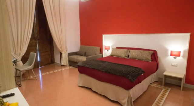 Трёхместный номер Standard с видом на сад B&B Napolimilionaria Foria 242