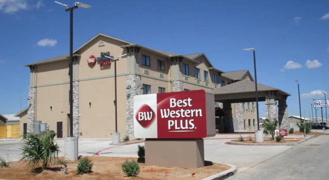 Кровать в общем номере Best Western Plus Big Lake Inn