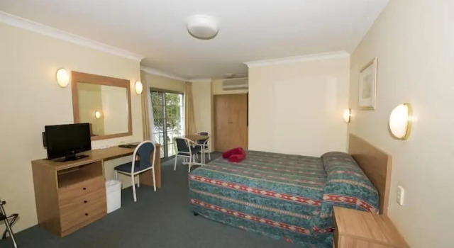 Номер Standard с видом на реку Colonial Court Motor Inn