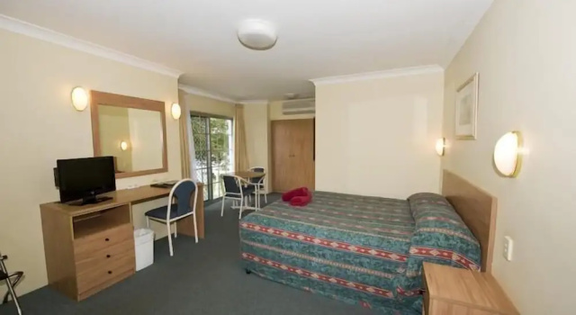 Номер Standard с видом на реку Colonial Court Motor Inn