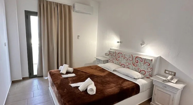 Трёхместный номер Standard с балконом OMIROS HOTEL