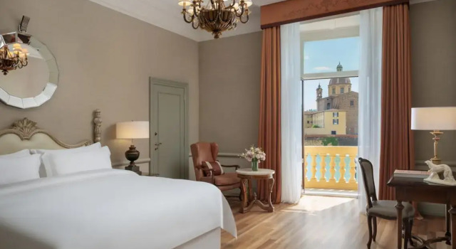 Двухместный люкс Arno River view Grand Deluxe The Excelsior, a Luxury Collection Hotel, Florence
