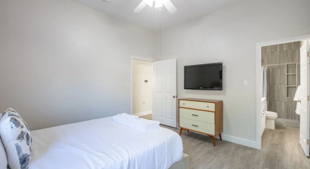 8140 E Pine - 6 Br Home, Забронировать Дом для отпуска Отели Скотсдейл с парковкой, Парковка