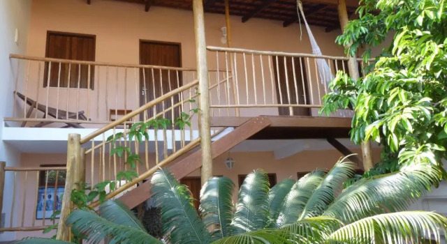 Кровать в общем номере Pousada Casa de Nomades