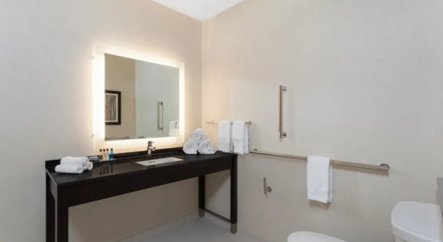 Четырёхместный номер Standard Wingate by Wyndham Altoona Downtown/Medical Center