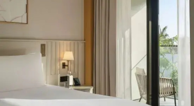 Двухместный номер Guest Rising Light с патио и видом на сад на первом этаже Отель Delano Dubai