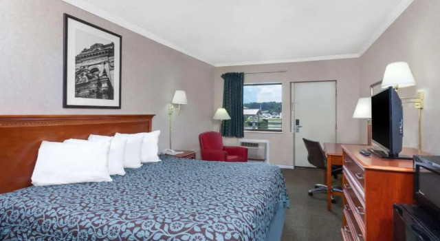 Номер Standard Days Inn by Wyndham Morristown