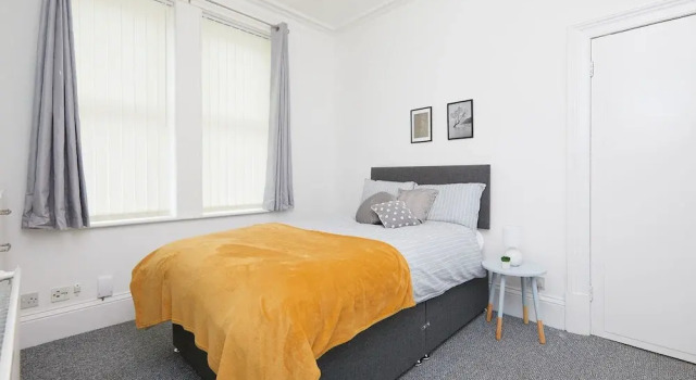 4 Bed Derby House - Long Stays- Parking, Book Feriehus Villaer i Derby, Villa