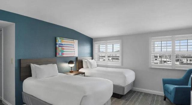 Номер Standard с 3 комнатами с балконом Club Wyndham Newport Onshore