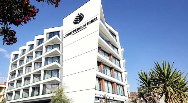 Luxury Premium Finese, Buchen Sie Resort Hotels in Gemeinde Tirana mit Pool, Schwimmbad