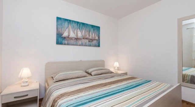 Nice Home in Banjol With Wifi and 3 Bedrooms, Varaa Hotelli Hotellit Kvarner Islands uima-altaalla, Uima-allas