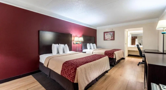 Четырёхместный номер Deluxe Red Roof Inn & Suites Clinton, TN