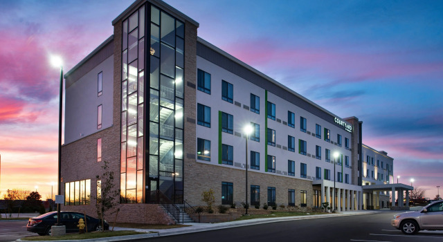 Courtyard Kansas City Olathe, Забронировать Отель Олейте Канзас