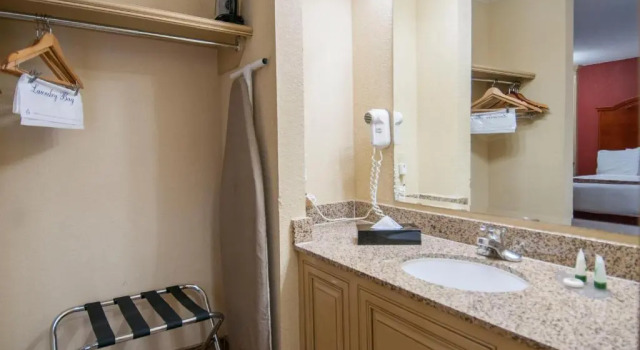 Люкс Governors Suites Hotel Oklahoma City Airport Area