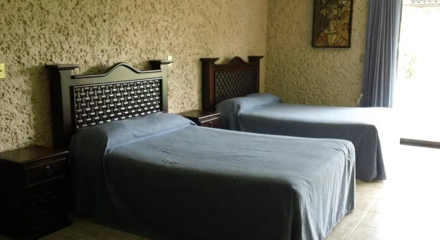 Четырёхместный номер Standard с красивым видом из окна Hotel Villa Monarca Inn