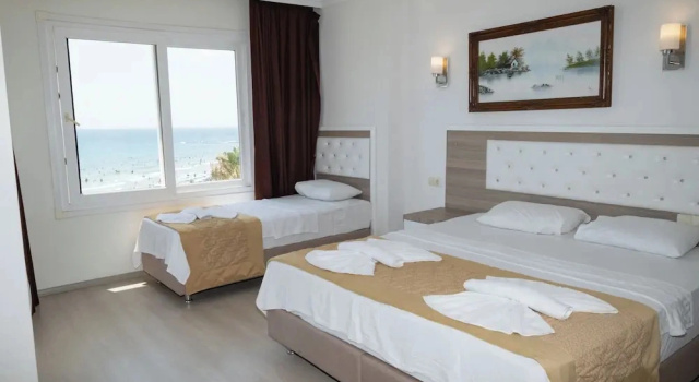 Четырёхместный номер Standard с балконом и с видом на море Seymen Hotel