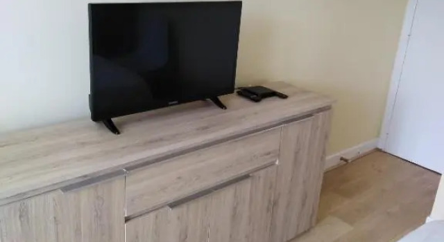Номер Standard chez Myla chambre avec tv écran plat et salle de bain privative