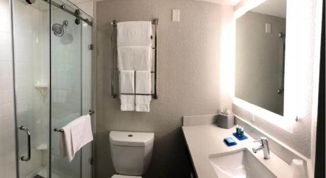 Четырёхместный номер Standard Holiday Inn Express & Suites Miami - Hialeah by IHG