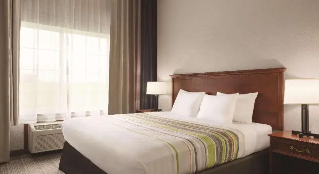Двухместный люкс Country Inn & Suites by Radisson, Willmar, MN